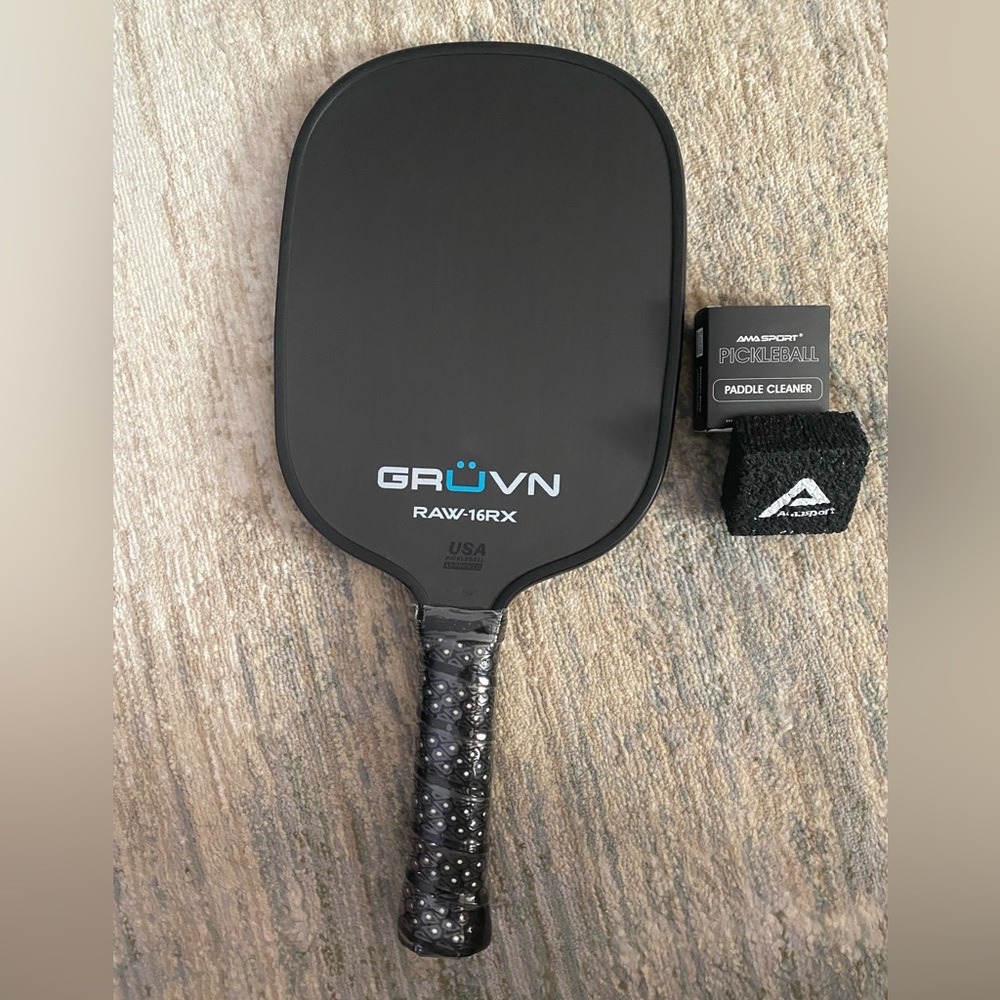 GRUVN RAW-16RX Pickleball Paddle and rubber paddle cleaner NWOT